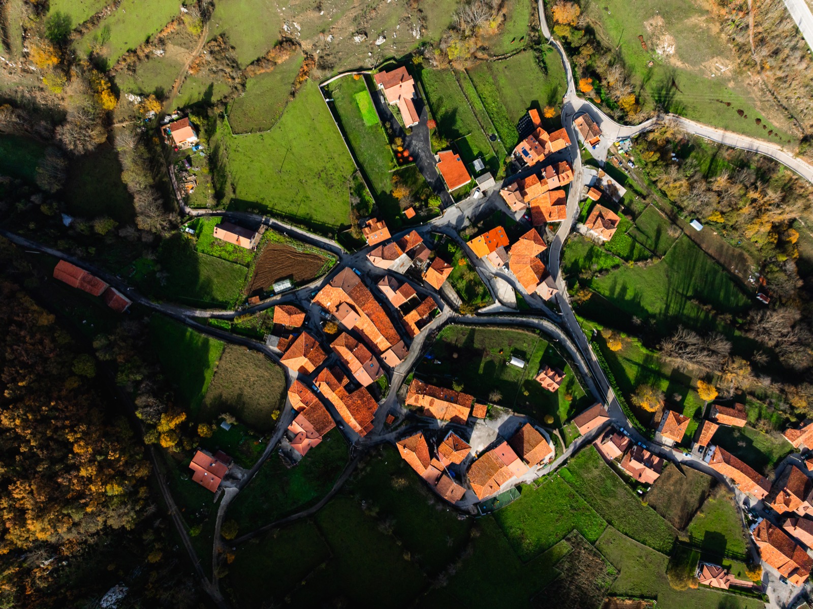 Vista cenital de los tejados de Pido tomada con dron